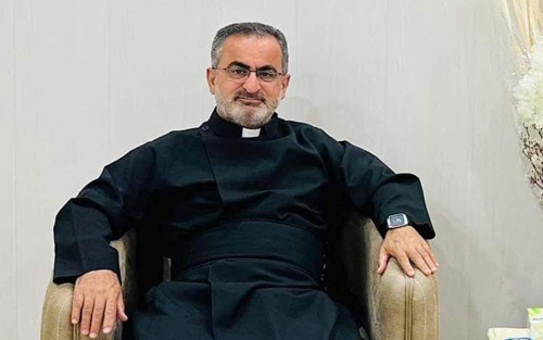 قـــەشـــە یترۆن یۆنان داود  قەشەی هاودیان و بێدیاڵ لە ئیدارەی سەربەخۆی سۆران بۆ گوڵان:     تانەی یەكێتی لە كورسیی كۆتاكان پێش هەموو شتێك لە دژی مام جەلال و ئیمزاكەیەتی كە لەسەر بوونی كورسیی كۆتاكان كردوویەتی