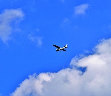 لە نایرۆبی پایتەختی کینیا بەهۆی پێکدادانی دوو فڕۆکە لە ئاسمانەوە دوو کەس گیانیان لەدەستدا.
