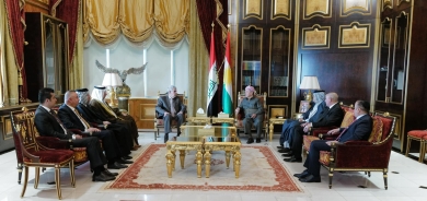 ســــەرۆك بــــارزانــــی پێشوازی لە لیژنەی هەرێمەكان و پارێزگاكانی ئەنجوومەنی نوێنەرانی عێراق دەكات