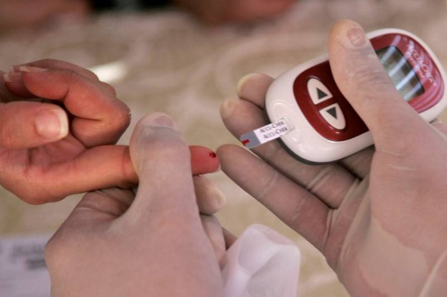 8 عوامل مفاجئة تؤدي لارتفاع مستوى السكر في الدم !