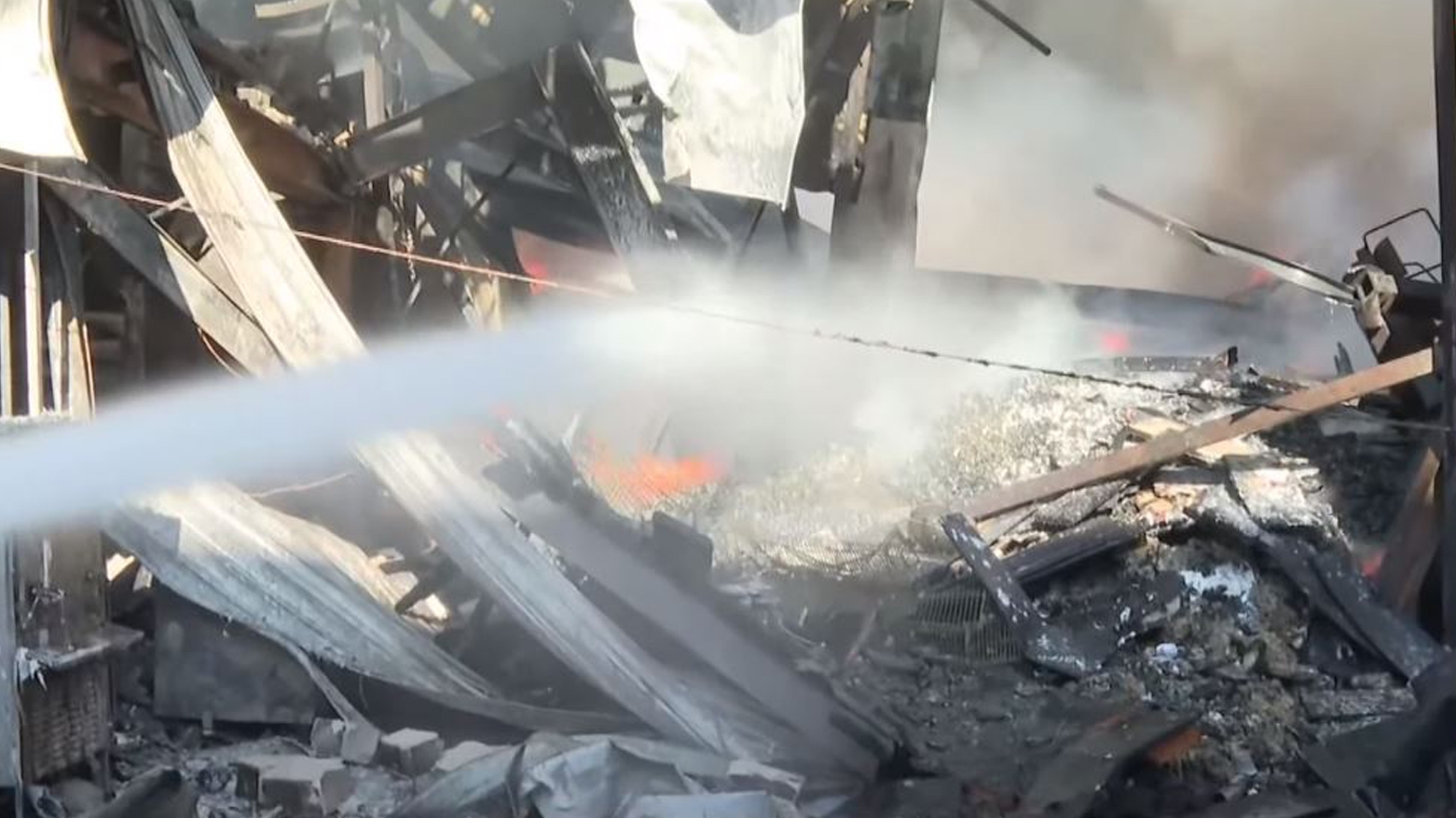 Hewlêr.. Agir di embareke kelûpelên avahîsaziyê de ket