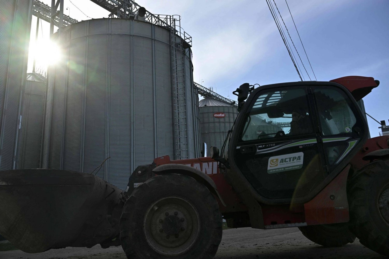 هجوم صاروخي روسي يدمر صومعة تخزين حبوب كبيرة في أوكرانيا