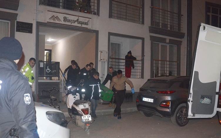 Dêya xwe bi kêrê kuşt û xwe radestî polîsan kir