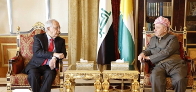 ســـەرۆك بارزانی پێشوازی لە فەخری کەریم سەرۆكی دەزگەی مەدا دەكات