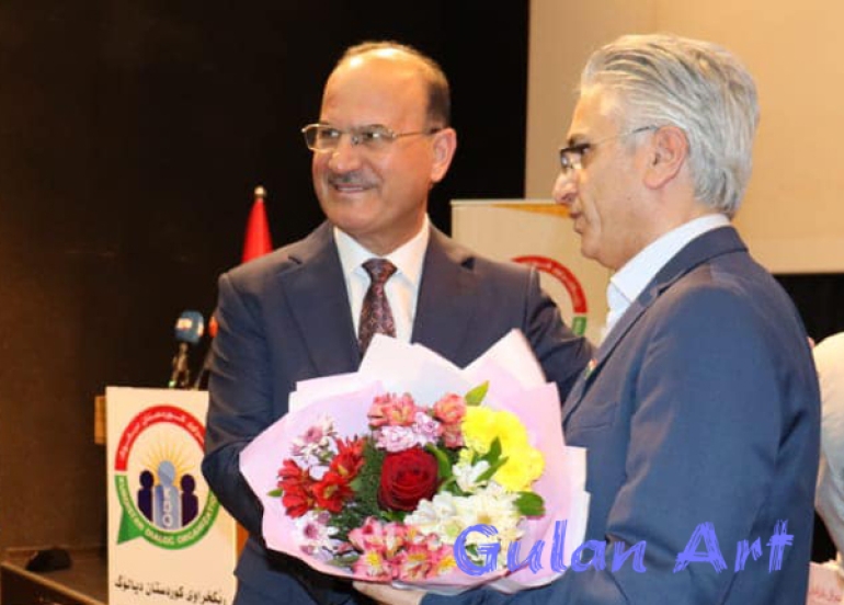 كاوە ئەمین كتێبی(جەنەڕاڵ بارزانی)بڵاوكردەوە