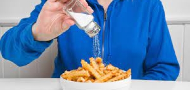 الأطعمة المالحة تسمم الميكروبات الموجودة بالجسم فتسبب الأمراض !؟