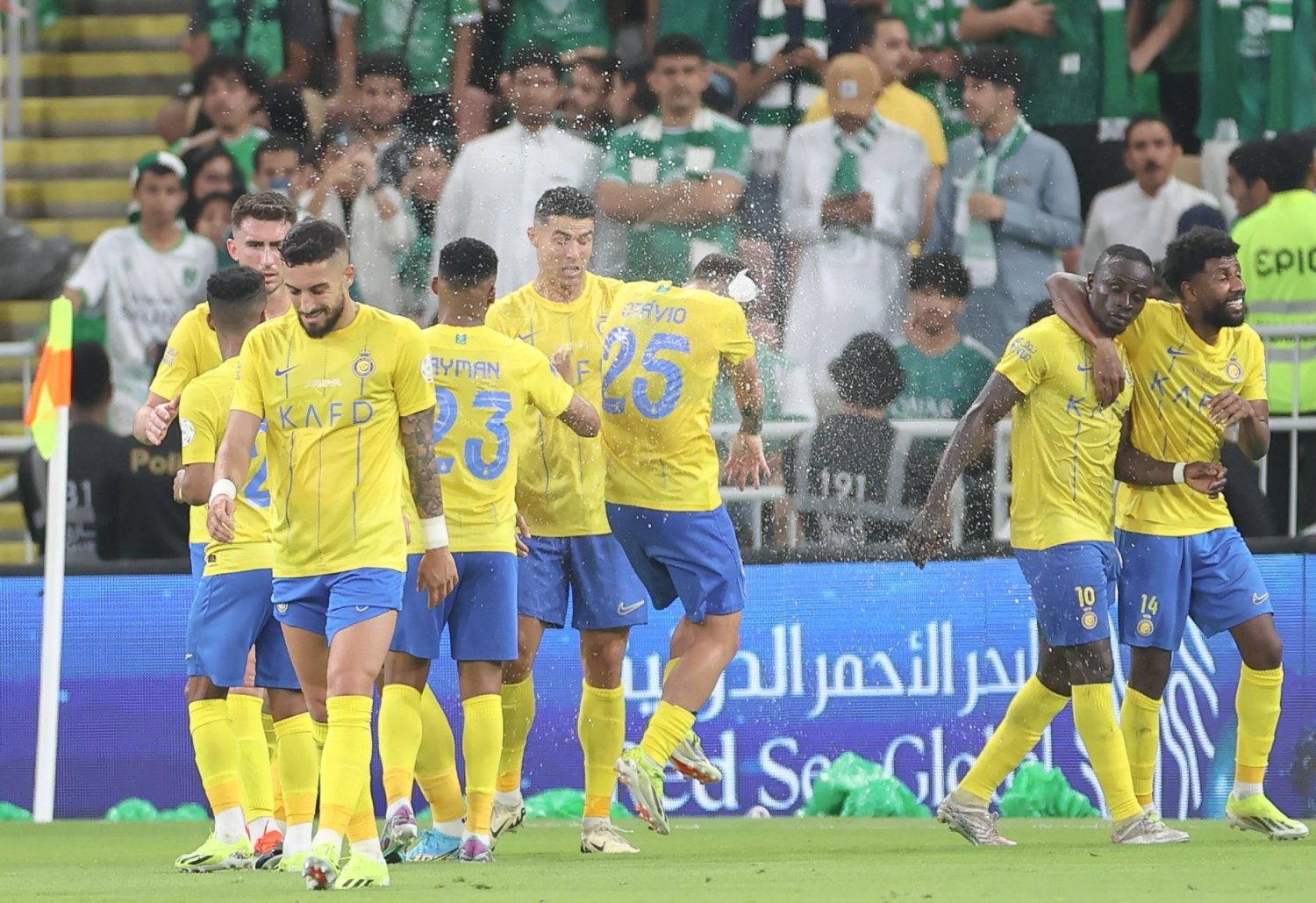 قوارير «الكلاسيكو» على طاولة الانضباط