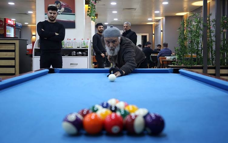 MÛŞ - 68 salî ye lê dest ji bîlardoyê bernedaye: 'Jê hez dikim!'