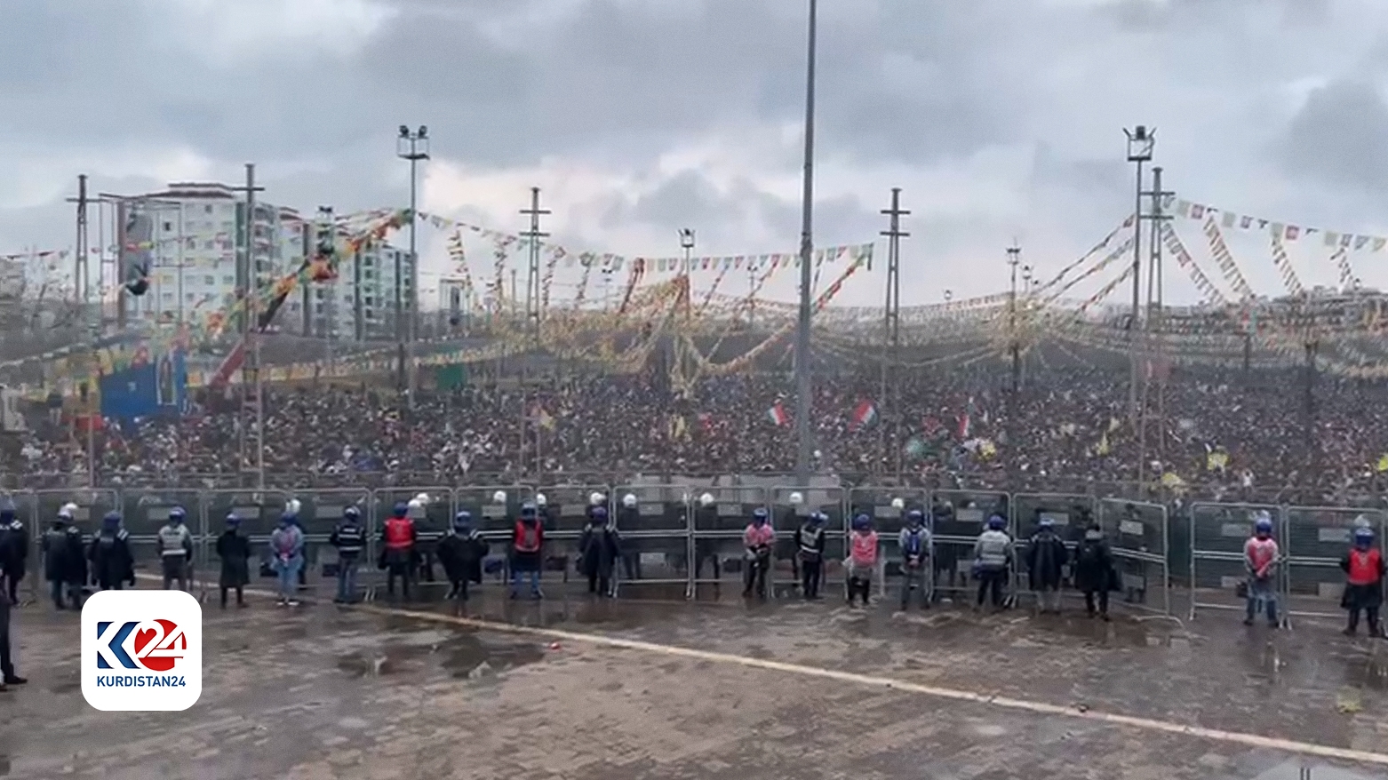 Li Diyarbekirê Newroz bi ahengeke girseyî tê pîrozkirin