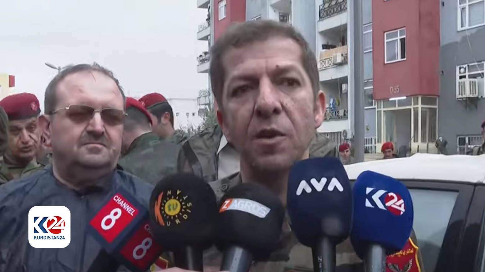 Fermande Mensûr Barzanî serperiştiya helmeta pakijkirina Dihokê dike