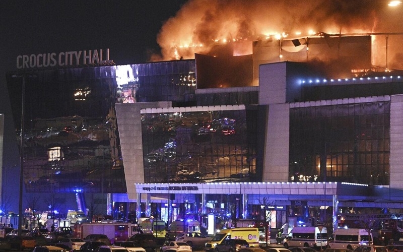 لەهێرشێکی چەکداری بۆ سەر هۆڵێکی کۆنسێرت، ژمارەیەک کوژراو و برینداری لێکەوتەوە