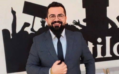  سـیـــاســـەت لــــە ســیــســـتـــەمــــی فـــرە حـــــزبــیـــدا