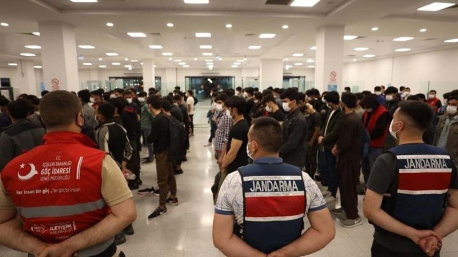 HRW: Tirkîyê bi darê zorê bi hezaran penaberên Sûrî vegerandine Girê Sipî