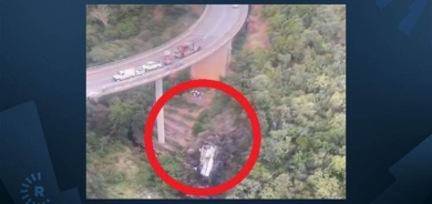 Otobus ji pirê ket: 45 kes mirin, tenê zarokek filitî