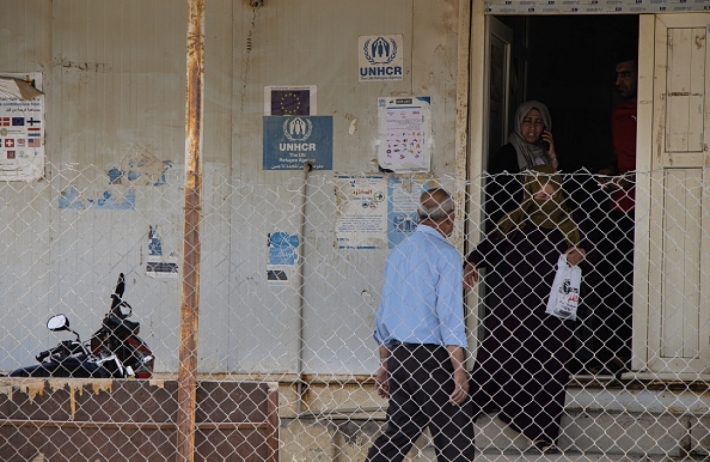 Hêzên ewlehiya Iraqê bi zorê penaberên Sûrî digrin û wan dişînine Şamê