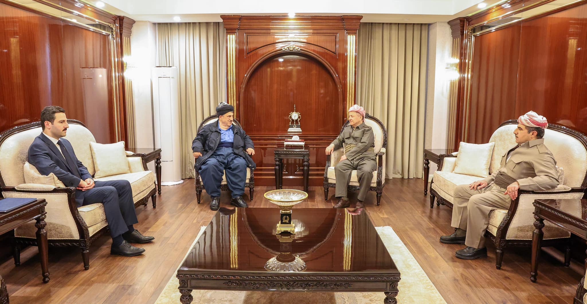 ســـەرۆك بـــارزانـــی پێشوازی لە سەرۆكی پارتی سۆسیال دیموكراتی كوردستان دەكات