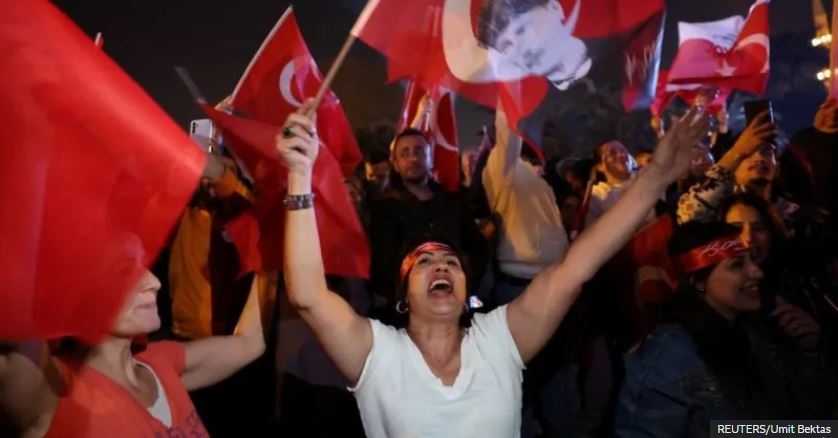 Turkey's Main Opposition Celebrates Significant Wins in Major Cities, Dealing Blow to Erdogan's Party