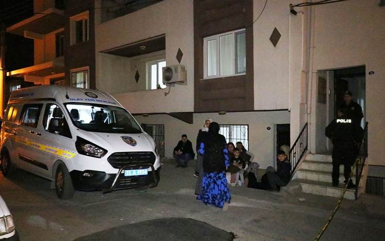 ÎZMÎR – Keçeke xwe kuşt, yek birîndar kir û xwest xwe bikuje