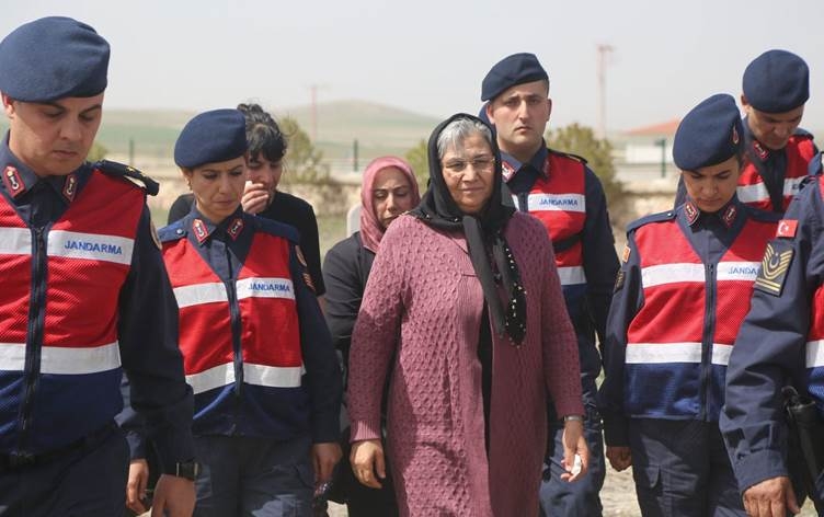 Leyla Guven beşdarî şîna birayê xwe bû