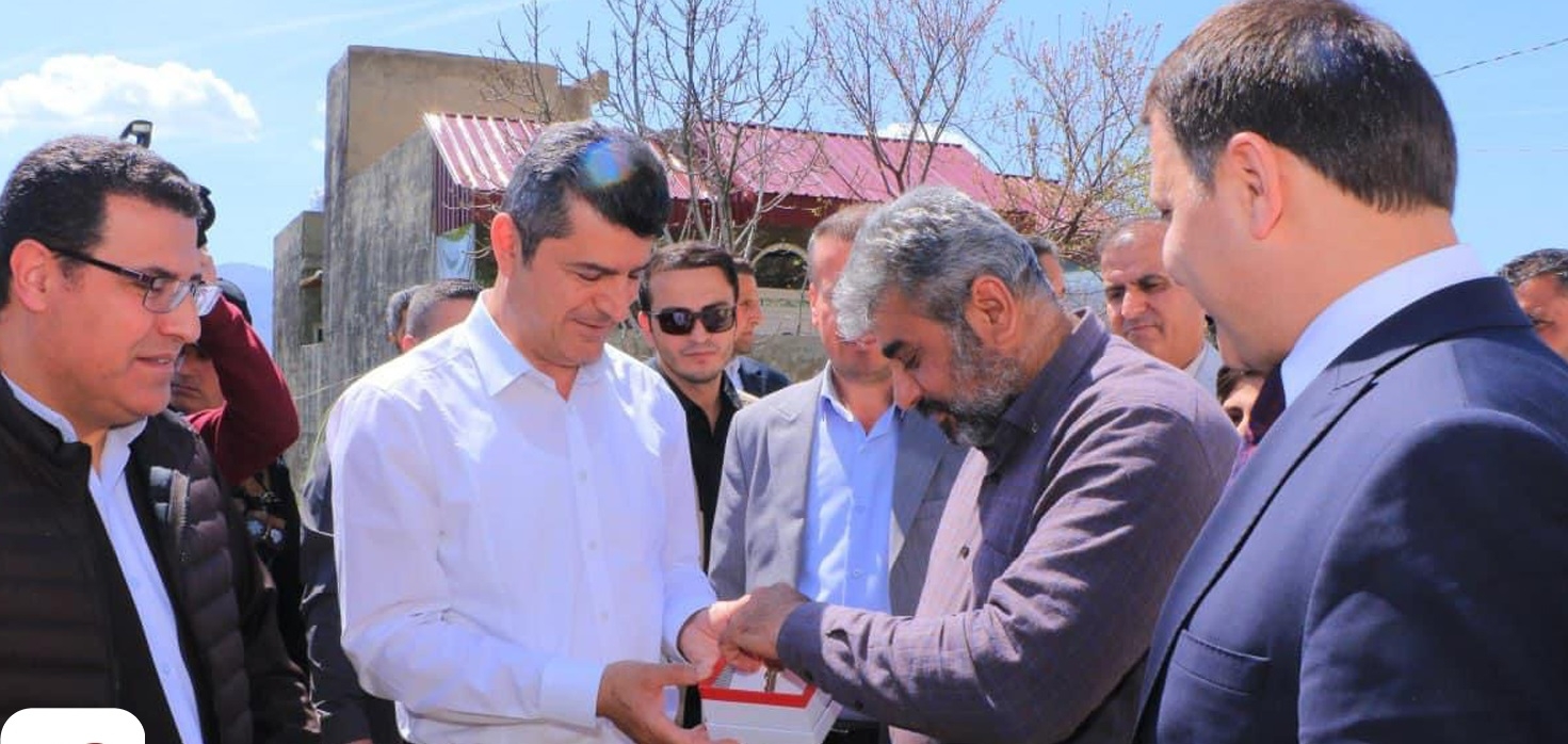 مسرور بارزاني يُهدي منزلاً لأحد جرحى البيشمركة الذين شاركوا في المعارك ضد داعش