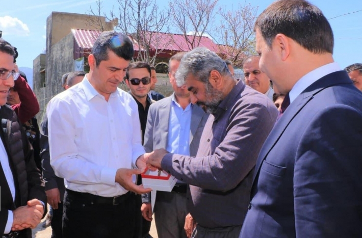 Mesrûr Barzanî xaniyek ji bo Pêşmergeyekî birîndar ê şerê DAIŞê kir diyarî