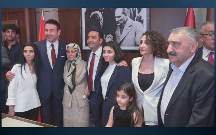 Şaredarê nû yê Beyogluyê Kurdê Sêwazê ye: 'Ew gelekî ji Kurdî hez dike'