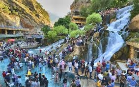 آلاف السائحين من وسط وجنوبي العراق يقضون عطلة العيد في ربيع كوردستان