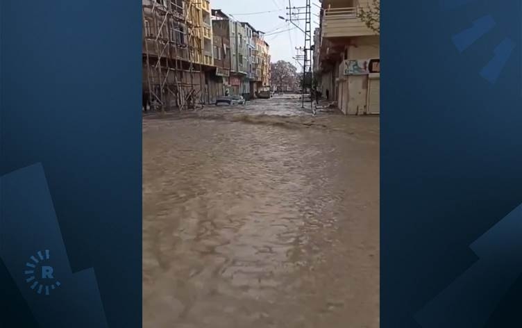 Li Dîlokê lehî rabû: Cade û kolan di bin avê de man