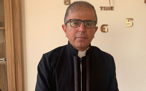   ئـــەلــئــەب جبــرائــیـــل گــورگــیــس  قــەشـــەی سێمێل بۆ گوڵان:     ئێمە خاوەنی جەنابی سەرۆك بارزانیین بۆیە هیچ كاتێك لە ماف و بەرژەوەندییەكانمان بێبەش نابین