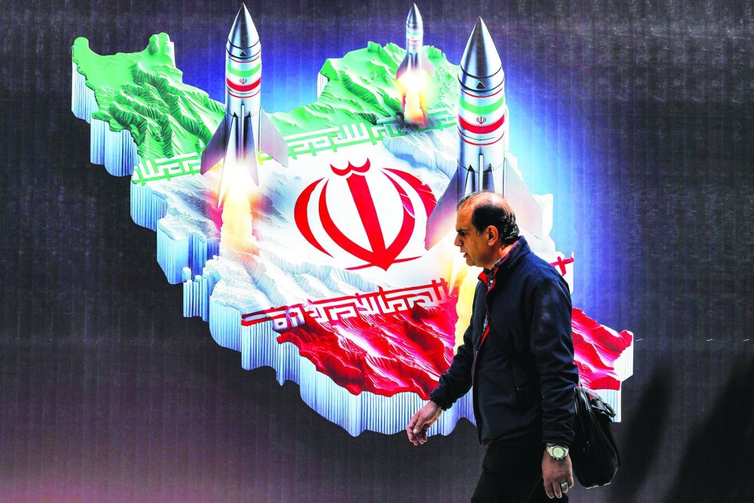 إسرائيل تتمسك بالرد وتتحاشى الحرب