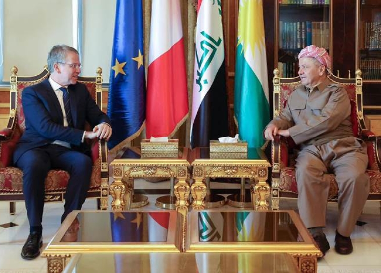 ســـەرۆك بــــارزانــــی پــێـــشــــوازی لـــە بــــاڵــیــــۆزی فـــەرەنــســـا لـــە عــــێــــراق دەكـــــات