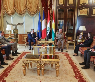 ســـەرۆك بــــارزانــــی پــێـــشــــوازی لـــە بــــاڵــیــــۆزی فـــەرەنــســـا لـــە عــــێــــراق دەكـــــات