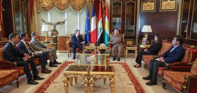 ســـەرۆك بــــارزانــــی پــێـــشــــوازی لـــە بــــاڵــیــــۆزی فـــەرەنــســـا لـــە عــــێــــراق دەكـــــات