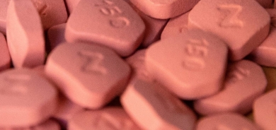 بينها الصداع وتساقط الشعر...آثار جانبية سيئة لأدوية الحموضة والمعدة