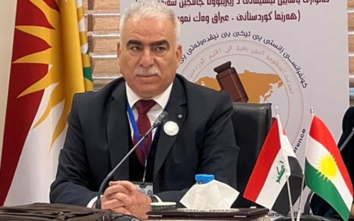 پڕۆفیسۆر دكتۆر شۆڕش حەسەن عومەر  پسپۆڕ و شارەزا لە یاسای دەستووری و سیستمی سیاسی بۆ گوڵان:        یاسای دادگای فیدڕاڵیی عێراق بە پێچەوانەی دەستوور هەموار كراوەتەوە، بۆیە بڕیارەكانیشی نادەستووریین