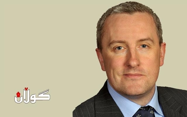 Maykll Nayts taybetmendî karubare serbazî û eminîyekanî 'êraq bo gullan: beşdarînekrdinî partî dîmukratî kurdistan le hellbijardinekanda ew peyameye ke beşdarî le dîmukrasiyetêkî saxte le çwarçêweyi fîdrrallîzimêkî saxteda nakat