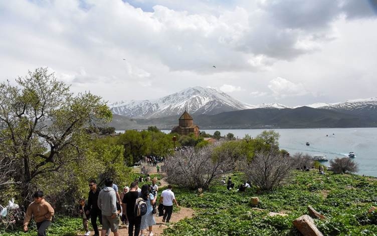 Li Wanê ‘Festîvala Kulîlka Behîvê ya Girava Axtamarê’ hat lidarxistin