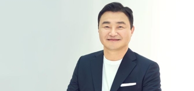 التصميم الأساسي والمبتكر والمتناغم يشكّل هوية سامسونج الجديدة لعام 2030 تي إم روه، رئيس مركز التصميم المؤسسي في شركة سامسونج للإلكترونيات