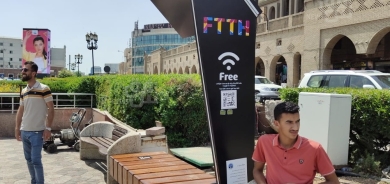 لأول مرة على مستوى العراق.. مقاعد ذكية للشحن والانترنت المجاني وسط