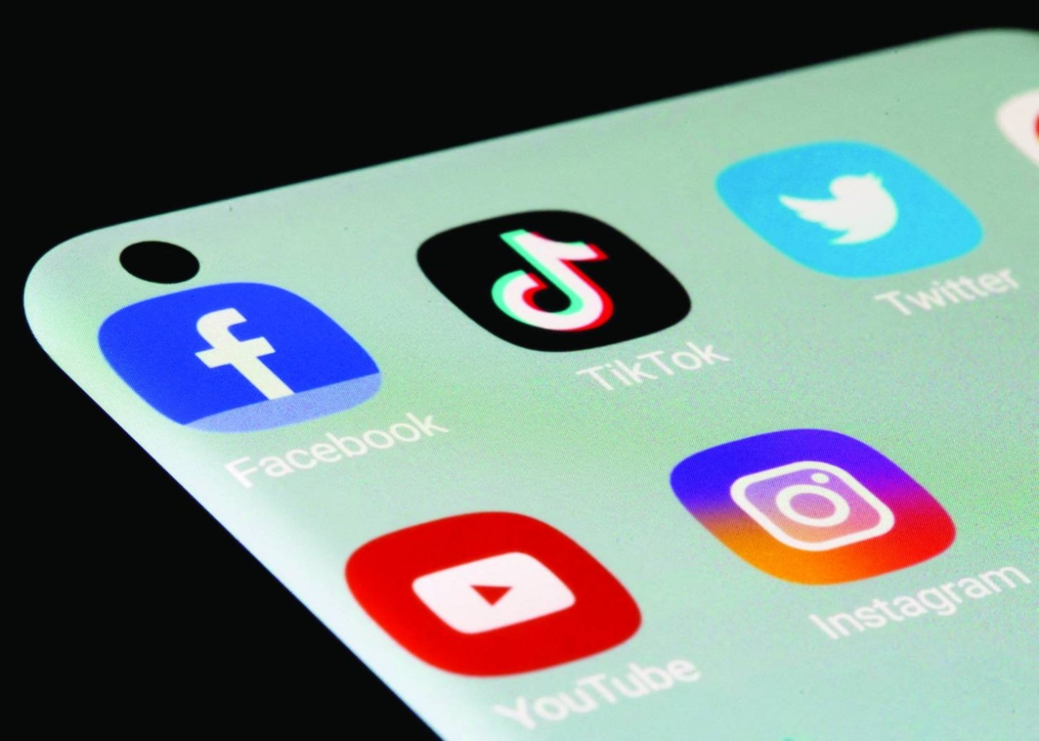 لمواجهة الاكتئاب والشعور بالوحدة... هل علينا الابتعاد عن وسائل التواصل الاجتماعي؟