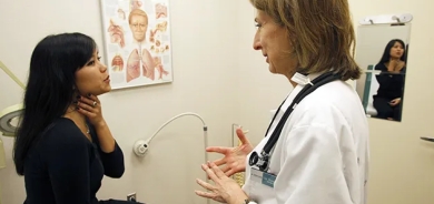 دراسة: تلقي العلاج على يد طبيبة يقلل من فرص وفاتك