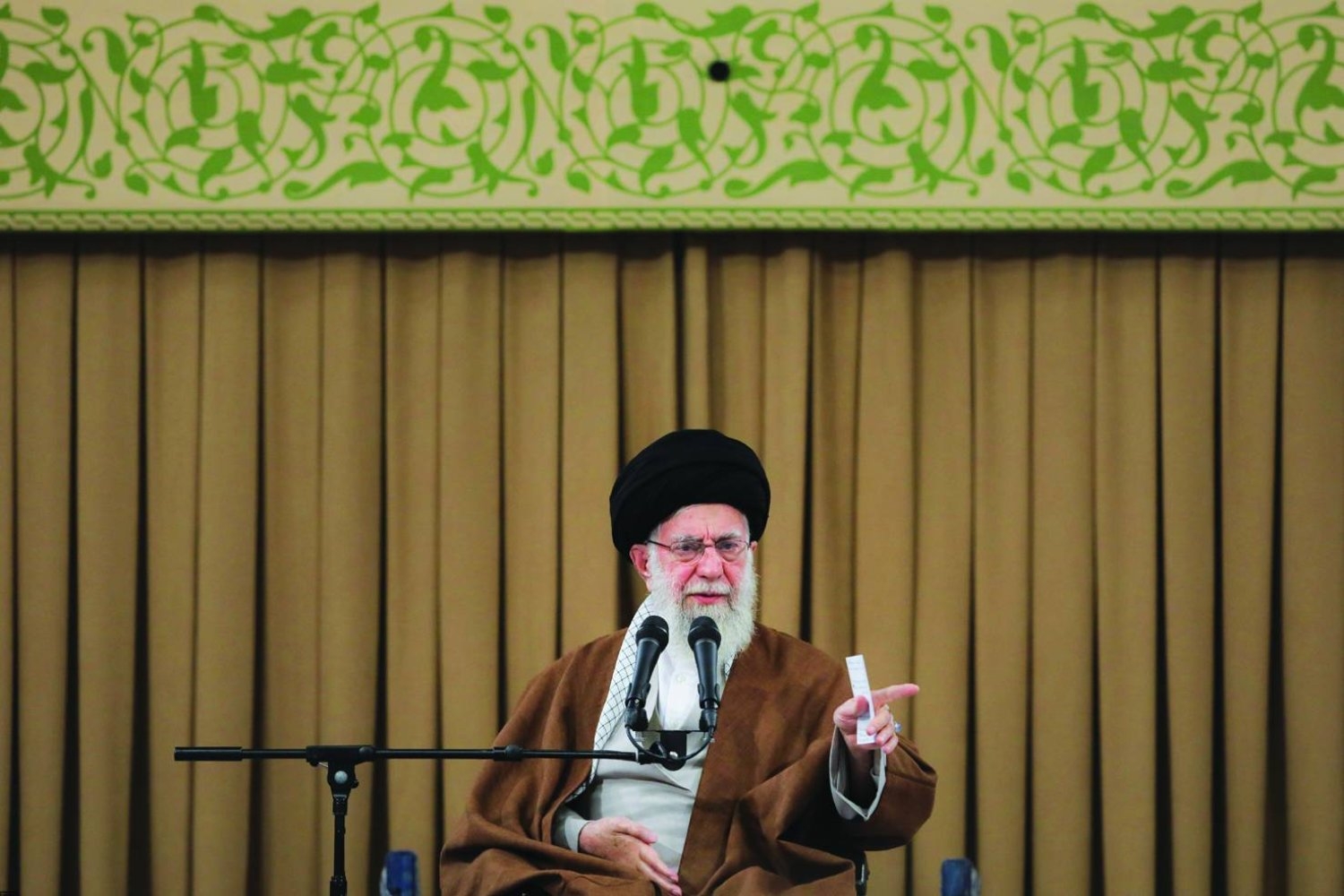 خامنئي يرفض ضمناً «السيناريو النووي الليبي» في إيران