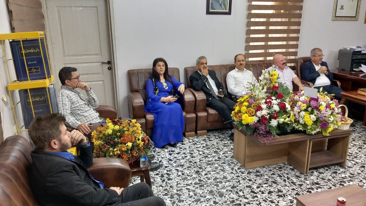 بـــــۆ پیرۆزبایی كردن ستافی رادیۆی دەنگی کوردستان سەردانی (گوڵان)یان كرد