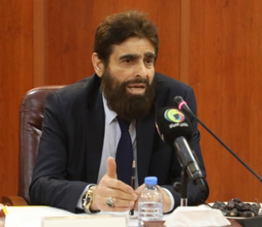 د.محەمەد سەید نووری بازیانی  وتەبێژی فەرمیی بزووتنەوەی پەیوەندیی ئیسلامی كوردستان:     لە ئێستادا هەموو ناوچەكە دەكوڵێت و بە قۆناغێكی پێكدادانی پڕۆژەكاندا تێدەپەڕێت، چارەسەریش بۆ ئێمە ئەوەیە «دارەكە لە ناوەڕاستەوە بگرین»