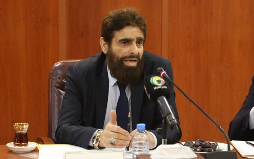 د.محەمەد سەید نووری بازیانی  وتەبێژی فەرمیی بزووتنەوەی پەیوەندیی ئیسلامی كوردستان:     لە ئێستادا هەموو ناوچەكە دەكوڵێت و بە قۆناغێكی پێكدادانی پڕۆژەكاندا تێدەپەڕێت، چارەسەریش بۆ ئێمە ئەوەیە «دارەكە لە ناوەڕاستەوە بگرین»