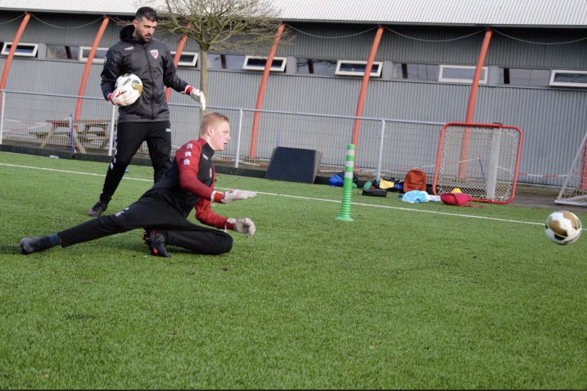 كاوە حەسۆ تیپێكی كچانی هەڵبژاردەی هۆڵەندا لە ئەستۆ دەگرێت