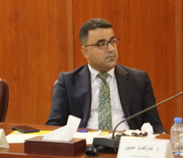 شڤان حەمدی  ئەندامی بازنەی گفتوگۆ:     عێراق دەوڵەتێكی لاواز و ئەڵقە هەرە لاوازەكەی ناو هاوكێشەی گێژاوی ململانێ نێودەوڵەتییەكانە كە ئێستا لە ‌ناوچەكە و ڕۆژهەڵاتی ناوەڕاست بەڕێوە دەچێت