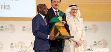 Profesorê Kurd hêjayî xelata Banka Bipêşketinê ya Îslamî hat dîtin