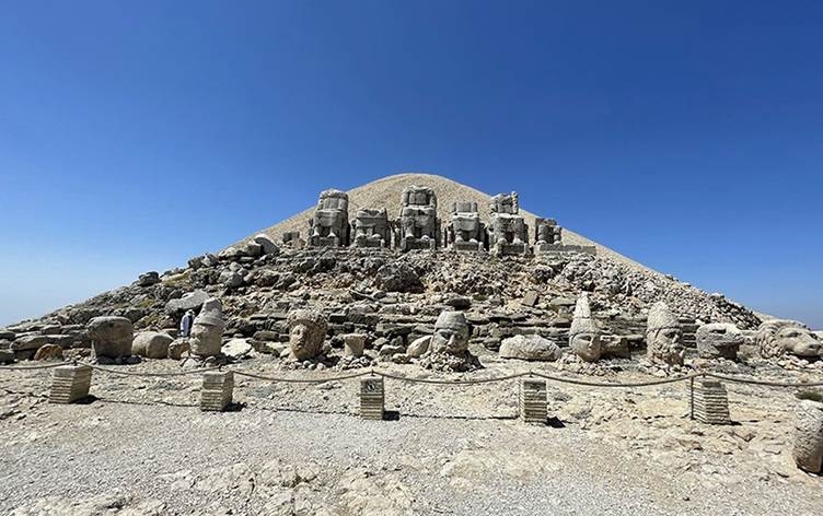 Çiyayê Nemrûdê bûye kêlika geştyaran