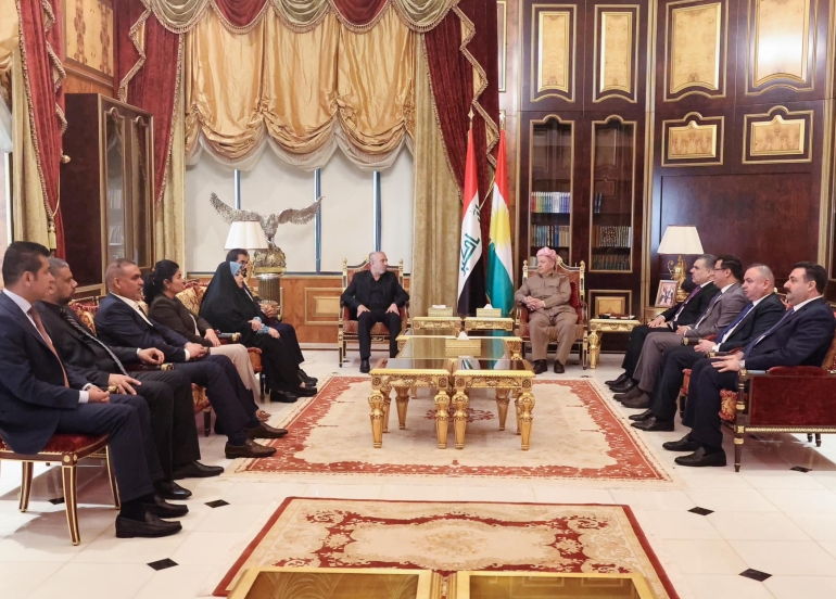 ســـەرۆک بـــارزانـــی پێشوازی لە لیژنەی شەهیدان و قوربانییان و زیندانییانی سیاسی ئەنجوومەنی نوێنەرانی عێراق دەکات